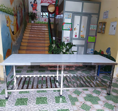 Bàn chia thức ăn