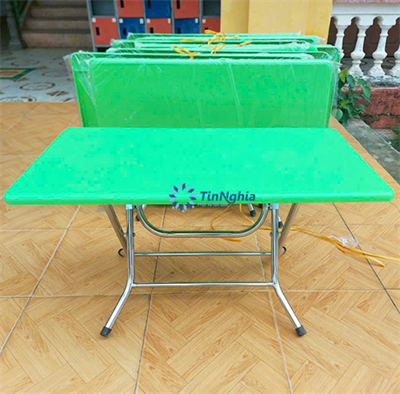 Bàn mầm non mặt nhựa chân inox