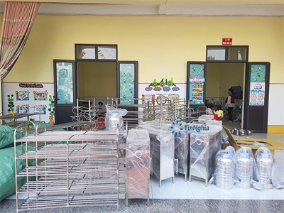Giao các thiết bị bếp cho trường mầm non Phú Thọ