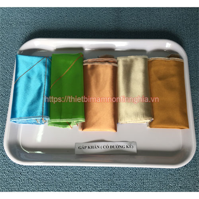 Giáo cụ Montessori gấp khăn vải có đường kẻ