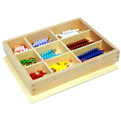 Giáo cụ Montessori khay chứa các chuỗi hạt màu
