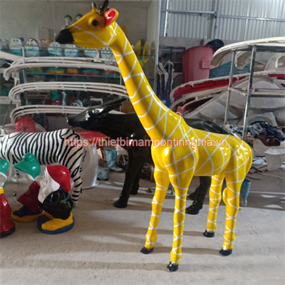 Tượng hươu cao cổ đứng