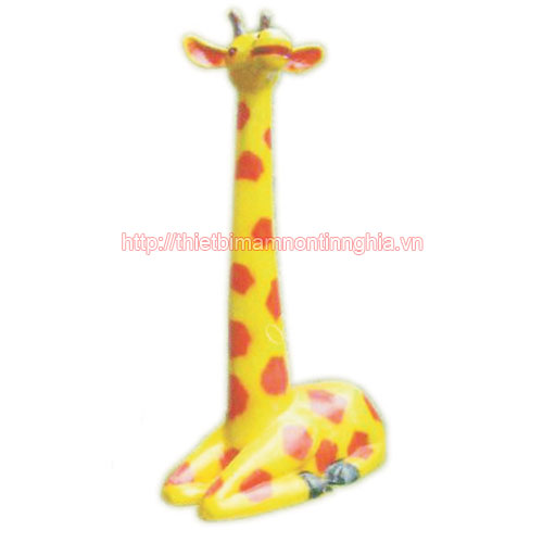 Tượng hươu cao cổ nằm composite