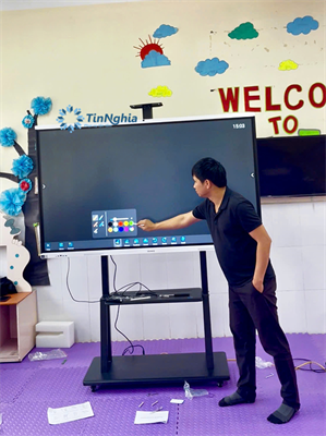 Tivi tích hợp màn hình tương tác cho hoạt động học tập trực quan cho trẻ